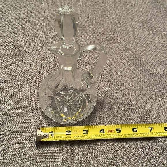 Cruet Cut Glass Crystal Oil or Vinegar Decanter with Stopper - Picture 5 of 9